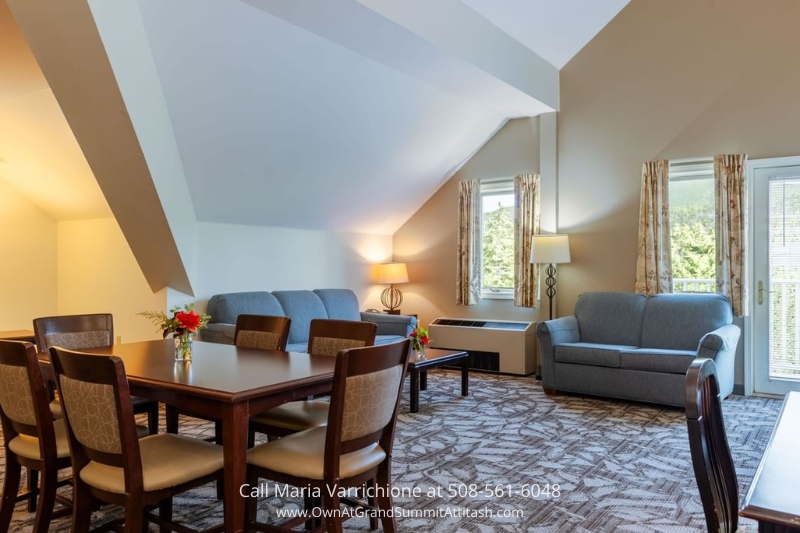 Cozy living area in Unit 337 Interval 3 at the Grand Summit Hotel, featuring comfortable seating, soft lighting, and a welcoming atmosphere for guests.